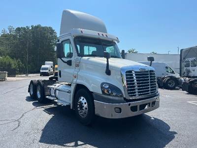 Freightliner Cascadia 125 Day Cab Truck - 435HP, 12 Speed Automatic