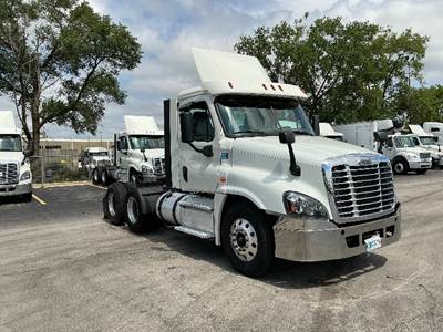 Freightliner Cascadia 125 Day Cab Truck - 455HP, 12 Speed Automatic