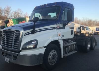 Freightliner Cascadia 125 Day Cab Truck - 435HP, 10 Speed Manual