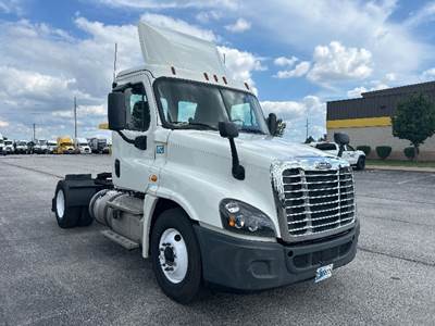 Freightliner Cascadia 125 Single Axle Day Cab Truck - 450HP, 12 Speed Automatic
