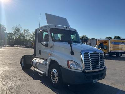 Freightliner Cascadia 125 Single Axle Day Cab Truck - 410HP, 12 Speed Automatic