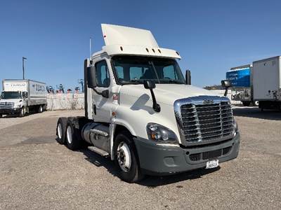 Freightliner Cascadia 125 Day Cab Truck - 435HP, 12 Speed Automatic
