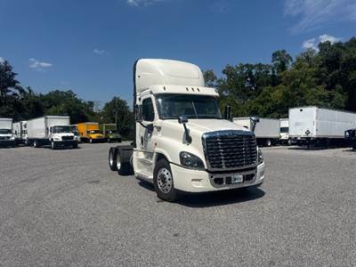 Freightliner Cascadia 125 Day Cab Truck - 455HP, 10 Speed Automatic