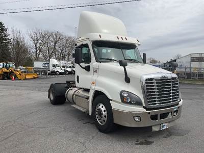 Freightliner Cascadia 125 Single Axle Day Cab Truck - 410HP, 12 Speed Automatic