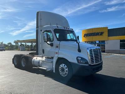 Freightliner Cascadia 125 Day Cab Truck - 435HP, 10 Speed Manual
