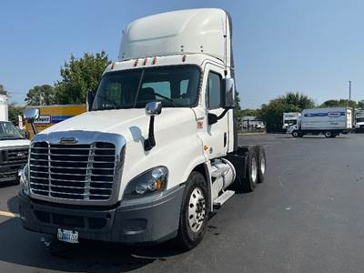 Freightliner Cascadia 125 Day Cab Truck - 435HP, 10 Speed Manual