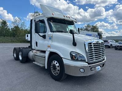 Freightliner Cascadia 125 Day Cab Truck - 455HP, 10 Speed Manual