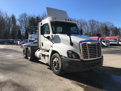 Freightliner Cascadia 125 Day Cab Truck - 435HP, 12 Speed Automatic