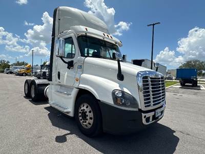 Freightliner Cascadia 125 Day Cab Truck - 455HP, 10 Speed Automatic