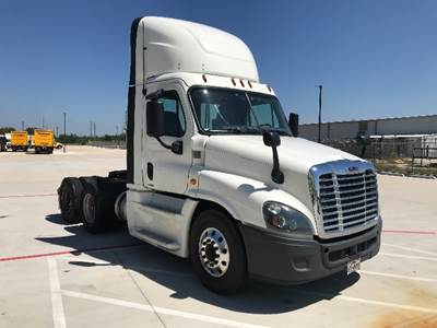 Freightliner Cascadia 125 Day Cab Truck - 455HP, 12 Speed Automatic