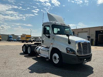 Freightliner Cascadia 125 Day Cab Truck - 455HP, 12 Speed Automatic