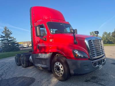 Freightliner Cascadia 125 Day Cab Truck - 475HP, 13 Speed Automatic