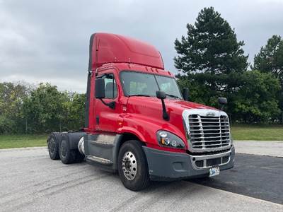 Freightliner Cascadia 125 Day Cab Truck - 475HP, 13 Speed Automatic