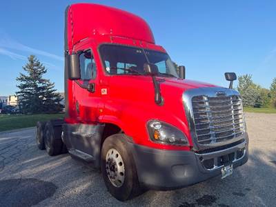 Freightliner Cascadia 125 Day Cab Truck - 475HP, 13 Speed Automatic