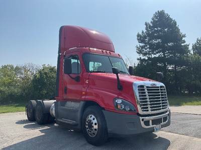 Freightliner Cascadia 125 Day Cab Truck - 455HP, 12 Speed Automatic