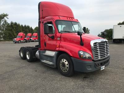 Freightliner Cascadia 125 Day Cab Truck - 455HP, 12 Speed Automatic