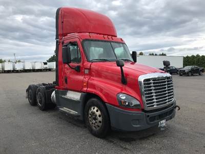 Freightliner Cascadia 125 Day Cab Truck - 455HP, 12 Speed Automatic