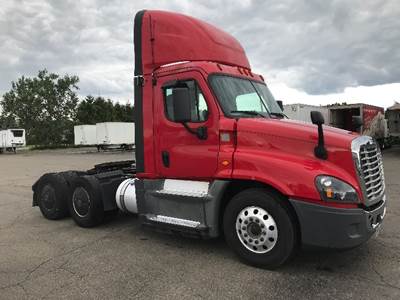 Freightliner Cascadia 125 Day Cab Truck - 455HP, 12 Speed Automatic