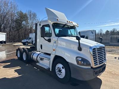 Freightliner Cascadia 125 Day Cab Truck - 435HP, 12 Speed Automatic
