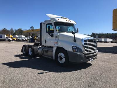 Freightliner Cascadia 125 Day Cab Truck - 435HP, 12 Speed Automatic