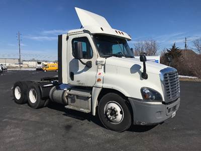 Freightliner Cascadia 125 Day Cab Truck - 435HP, 12 Speed Automatic
