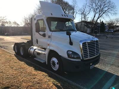 Freightliner Cascadia 125 Day Cab Truck - 435HP, 12 Speed Automatic