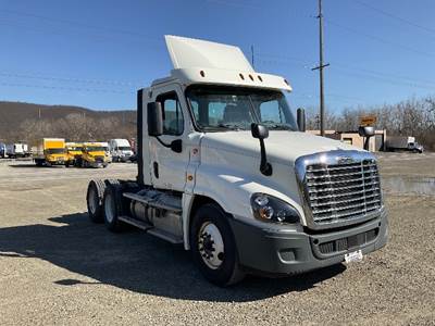 Freightliner Cascadia 125 Day Cab Truck - 435HP, 12 Speed Automatic