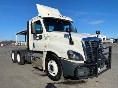 Freightliner Cascadia 125 Day Cab Truck - 435HP, 12 Speed Automatic