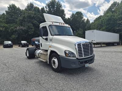 Freightliner Cascadia 125 Single Axle Day Cab Truck - 410HP, 12 Speed Automatic