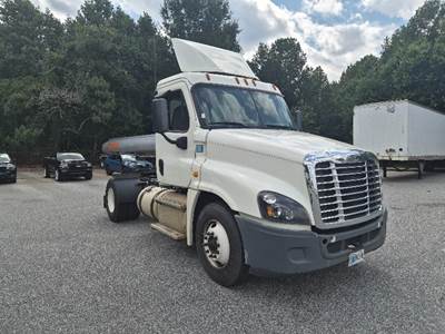 Freightliner Cascadia 125 Single Axle Day Cab Truck - 410HP, 12 Speed Automatic
