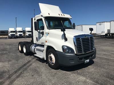 Freightliner Cascadia 125 Day Cab Truck - 435HP, 10 Speed Manual