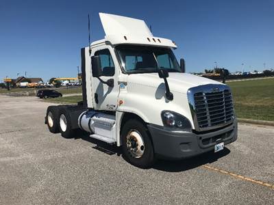 Freightliner Cascadia 125 Day Cab Truck - 435HP, 10 Speed Manual
