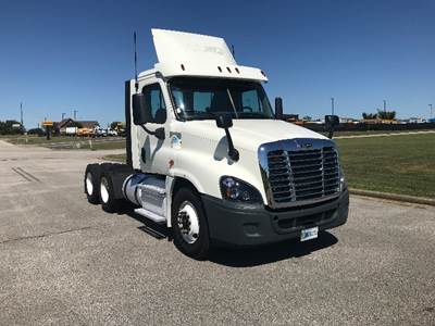 Freightliner Cascadia 125 Day Cab Truck - 435HP, 10 Speed Manual