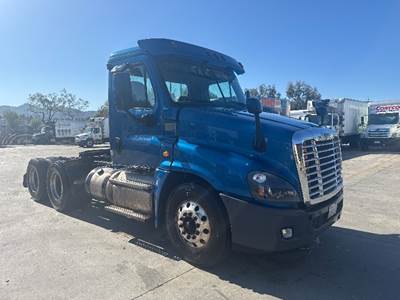 Freightliner Cascadia 125 Day Cab Truck - 505HP, 12 Speed Automatic
