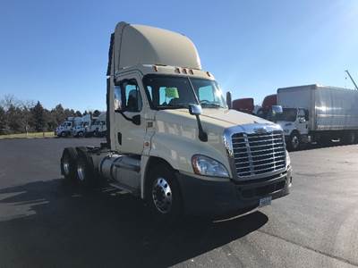Freightliner Cascadia 125 Day Cab Truck - 435HP, 12 Speed Automatic