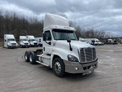Freightliner Cascadia 125 Day Cab Truck - 435HP, 12 Speed Automatic