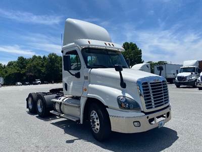 Freightliner Cascadia 125 Day Cab Truck - 435HP, 12 Speed Automatic