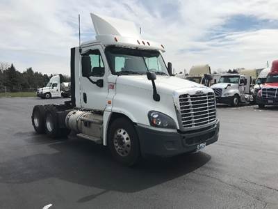 Freightliner Cascadia 125 Day Cab Truck - 455HP, 12 Speed Automatic