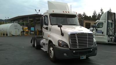Freightliner Cascadia 125 Day Cab Truck - 455HP, 12 Speed Automatic
