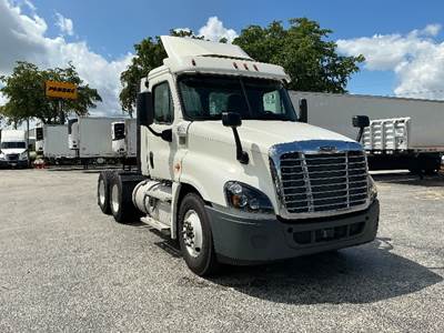 Freightliner Cascadia 125 Day Cab Truck - 435HP, 12 Speed Automatic