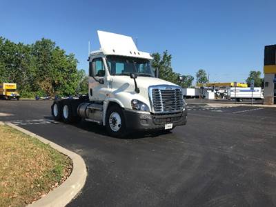Freightliner Cascadia 125 Day Cab Truck - 435HP, 12 Speed Automatic