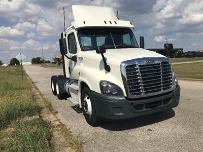 Freightliner Cascadia 125 Day Cab Truck - 435HP, 10 Speed Manual