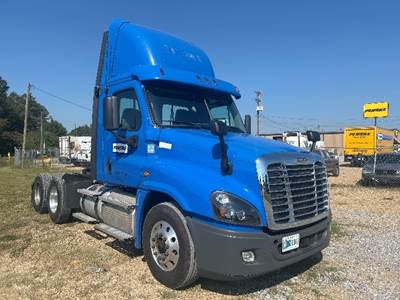 Freightliner Cascadia 125 Day Cab Truck - 435HP, 12 Speed Automatic