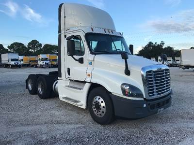 Freightliner Cascadia 125 Day Cab Truck - 455HP, 12 Speed Automatic