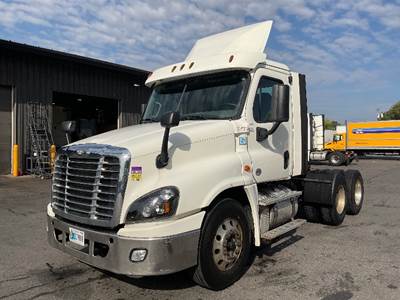 Freightliner Cascadia 125 Day Cab Truck - 455HP, 10 Speed Manual