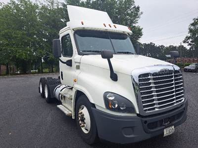 Freightliner Cascadia 125 Day Cab Truck - 450HP, 10 Speed Manual