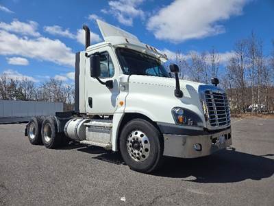 Freightliner Cascadia 125 Day Cab Truck - 435HP, 12 Speed Automatic