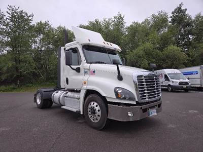 Freightliner Cascadia 125 Single Axle Day Cab Truck - 435HP, 12 Speed Automatic