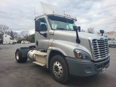Freightliner Cascadia 125 Single Axle Day Cab Truck - 410HP, 12 Speed Automatic