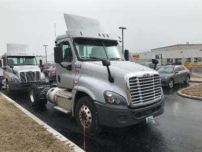 Freightliner Cascadia 125 Single Axle Day Cab Truck - 410HP, 12 Speed Automatic
